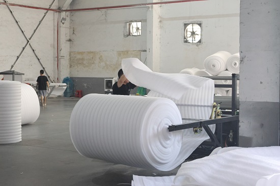 EPS泡沫板和珍珠棉在材質(zhì)、用途和性能上有所不同！